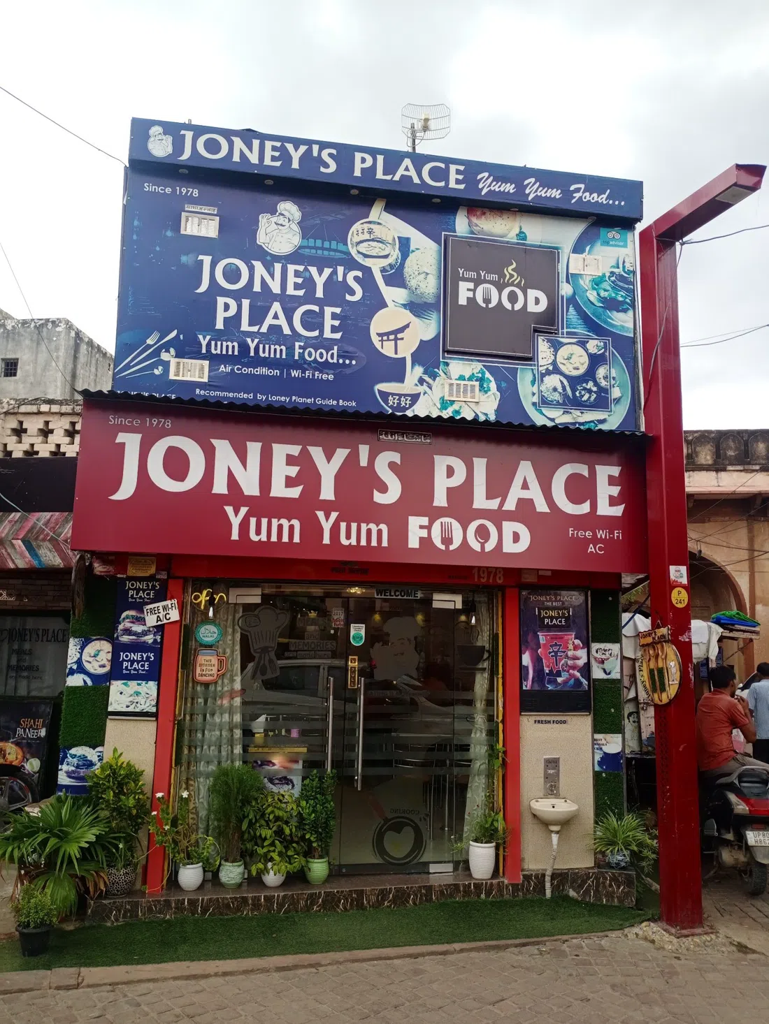 Joney's Place, Agra
