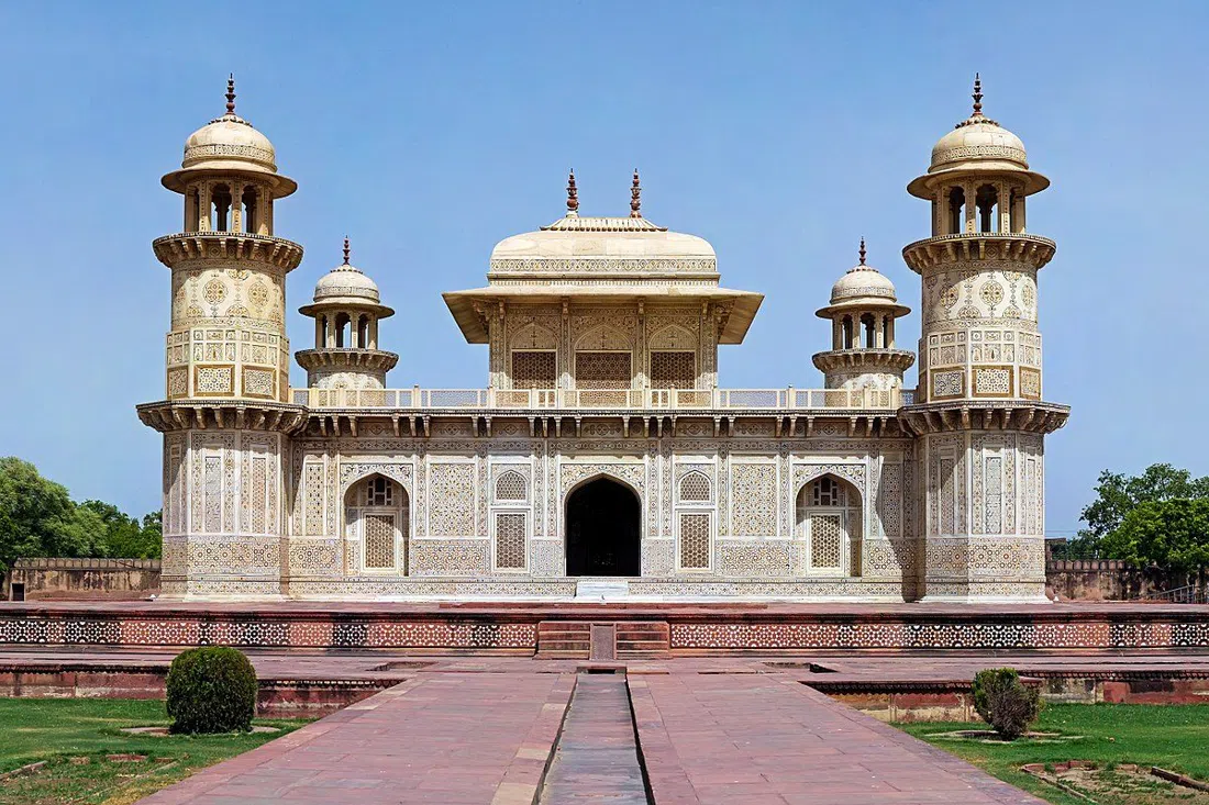 Agra Metro (gul linje, Taj East Gate–Mankameshwar-korridoren), Agra