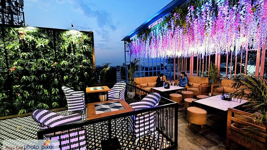 Tea'se Me — Rooftop Cafe & Bar, Agra