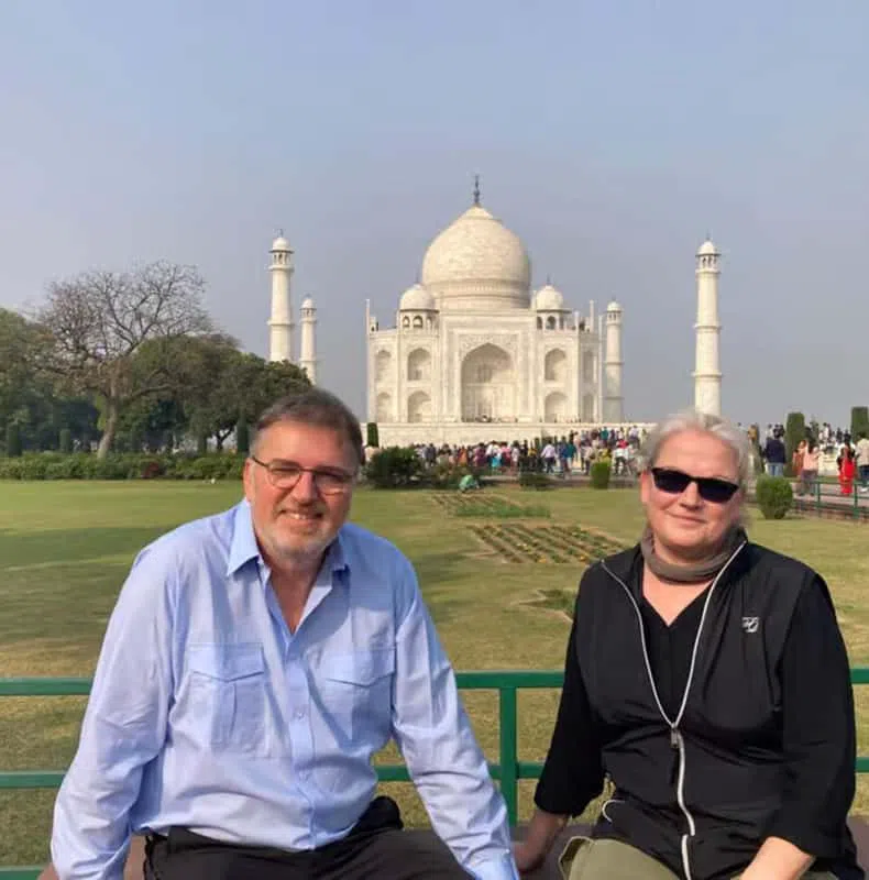 Sunrise Taj Mahal Tour with Professional Photographer, Agra