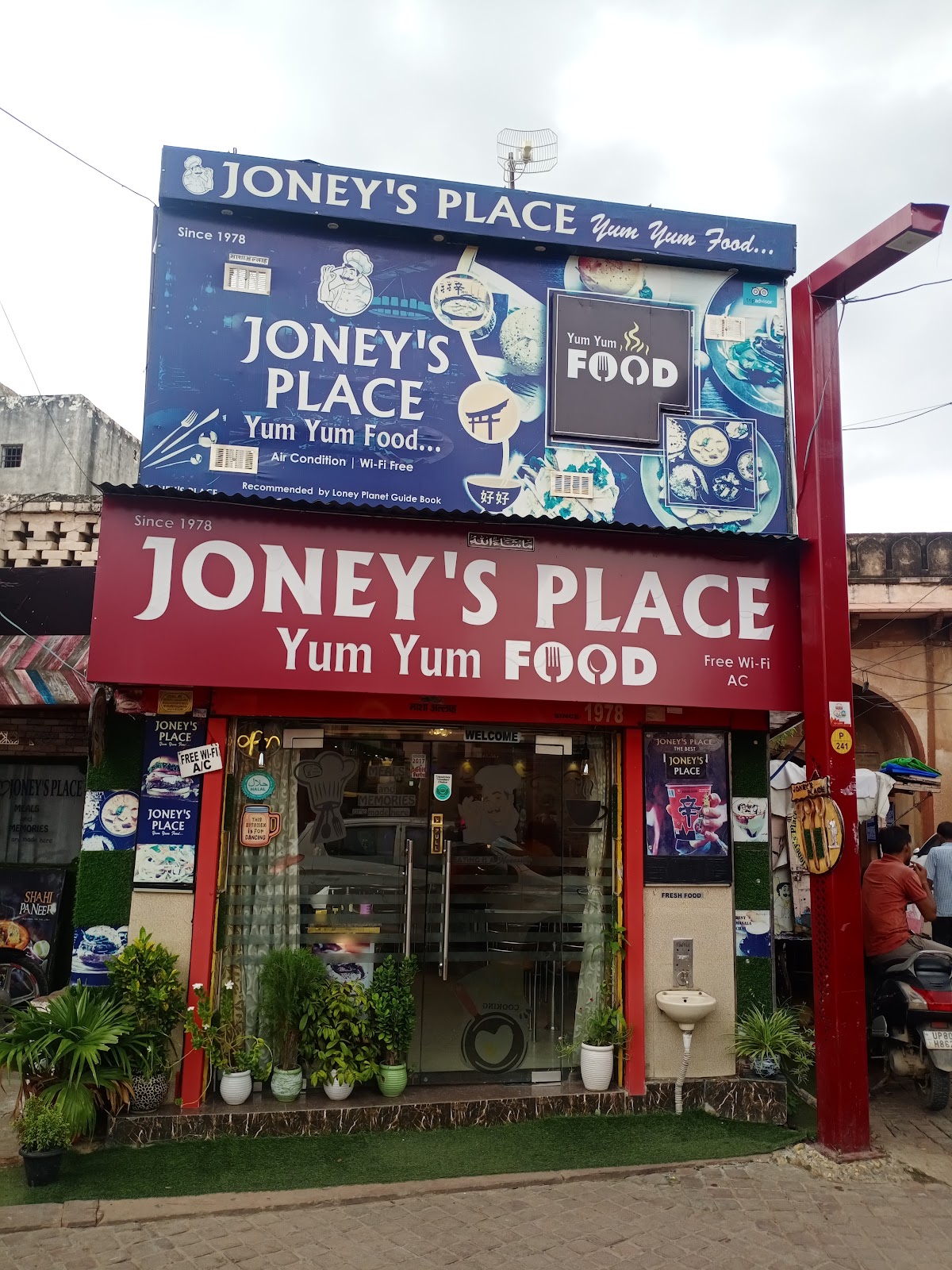 Joney's Place, Agra